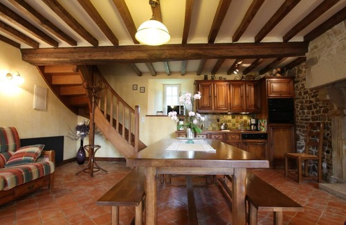 Doville Cottage | Comfortable semi-detached house with garden and pets allowed near the beach