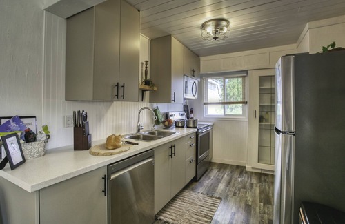 Beamsville Other | Comfortable spacious farmhouse vineyard location. Ensuite bathrooms.