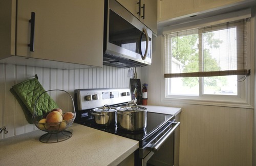 Beamsville Other | Comfortable spacious farmhouse vineyard location. Ensuite bathrooms.