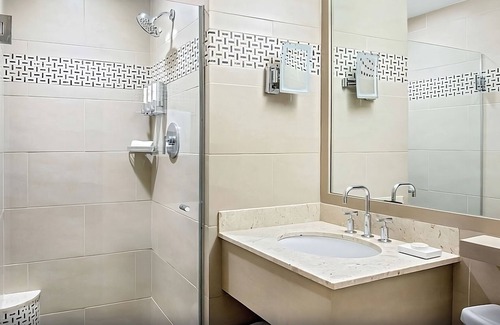 East Cambridge Hotel | Comfortable Stay in Cambridge! Indoor Pool, Near Museum of Science!