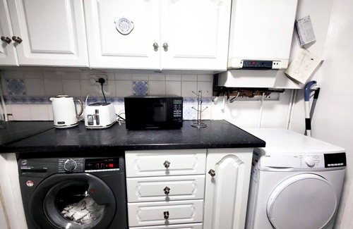 Rochdale Apartment | Comfortable Stay - Ivor St