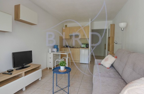 Petit Juas Apartment | Comfortable studio, terrace and private garden