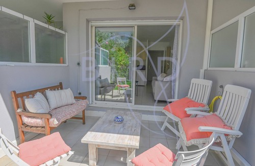 Petit Juas Apartment | Comfortable studio, terrace and private garden