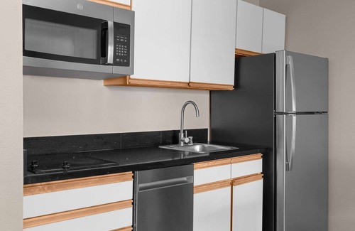 Milpitas Hotel | Comfortable Suite w/breakfast Near Major Silicon Valley Attractions