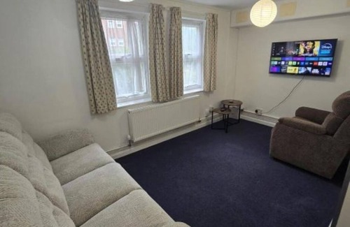 Leeds Apartment | Comfortable Triple Room with Private Shower