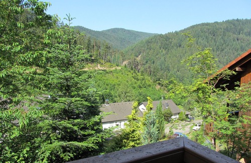 Hornberg House | Comfortable vacation home in southern-facing slope at the edge of the forest
