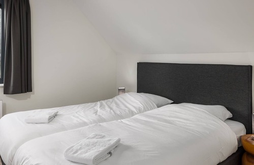 Wolphaartsdijk Villa | Comfortable villa with dishwasher, on a resort near the Veerse Meer