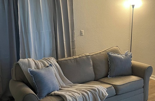 Port Orange Apartment | Comfy 1 bedroom apartment 10mins from the beach