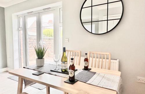 Port Talbot House | Comfy 2 Bed Home - Port Talbot - 10 Min Walk From Beach