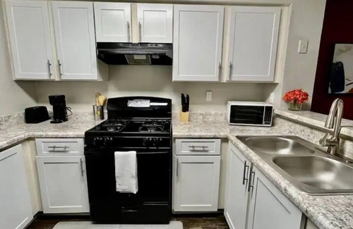 Sandy Springs Apartment | Comfy 2 Bedroom/2 Bath Atlanta Getaway With Free Parking & Fast WIFI