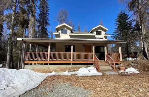 Kenai Peninsula House | Comfy 2br Furnished home w big deck! 1 acre RV Parking w power. Sleeps 7