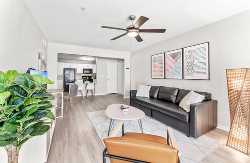 Pleasant Valley Apartment | Comfy 2BR King Suite w Gym Pool Close to DT