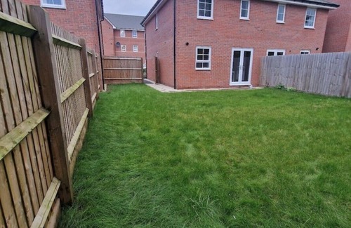 Bramcote House | Comfy 3 bed home