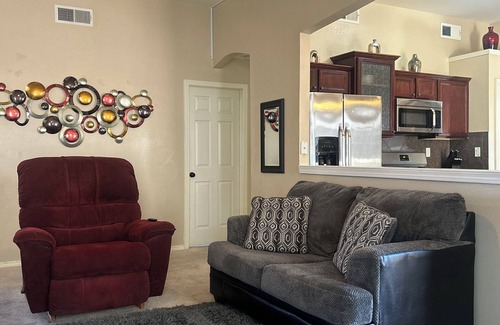 Sun Ridge South House | Comfy 4-bedroom Home with AC, Wi-Fi in El Paso Close to Dining, Bars, Shopping