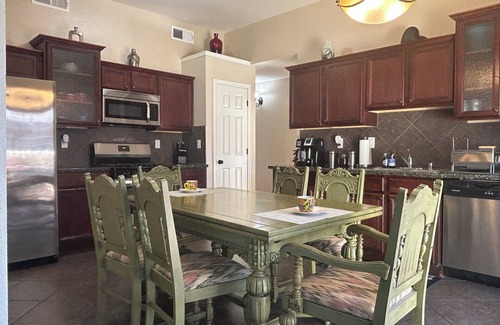 Sun Ridge South House | Comfy 4-bedroom Home with AC, Wi-Fi in El Paso Close to Dining, Bars, Shopping