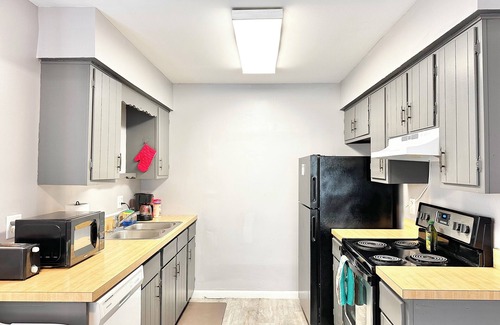 Aurora Apartment | Comfy beds/Fast wifi/Getaway/Free Parking/Raging Waves Water park