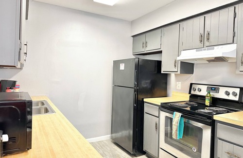 Aurora Apartment | Comfy beds/Fast wifi/Getaway/Free Parking/Raging Waves Water park