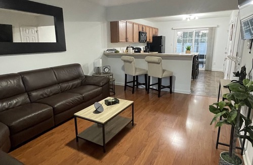 Westgate House | Comfy & Charming 2 master bedroom townhouse
