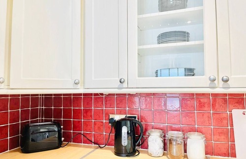 Southsea Apartment | "Comfy, clean, and quiet – a chic, stylish room with all-new comforts!"