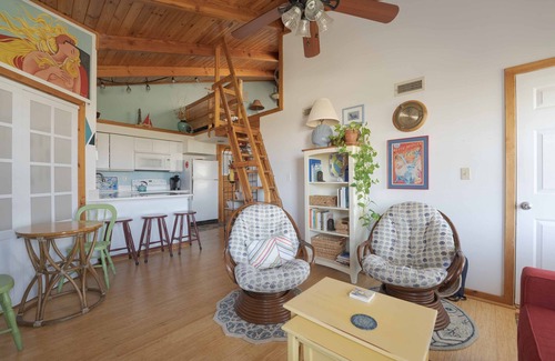 Kill Devil Hills Condo | Comfy Condo in Great Location. Close to Beach, Restaurants & Shops