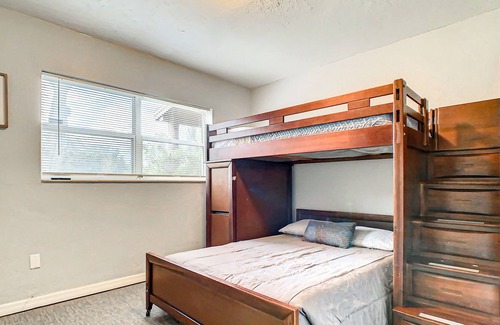 Coquina Key House | Comfy,Cozy 3BR Near Downtown,Pier and Beaches