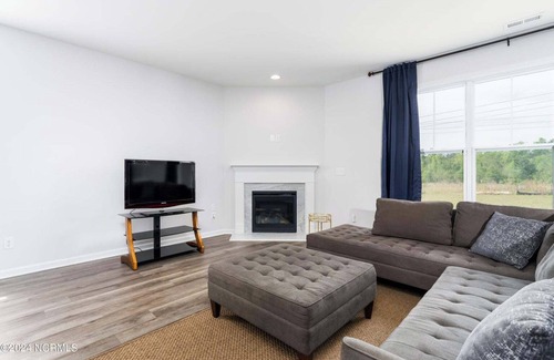 Northwest House | Comfy & Cozy home ~20mins from Wilmington & 35-45 from beaches