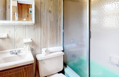 Plymouth Cottage | Comfy, Dog-Friendly Cottage w/Free WiFi, Central AC, WD, Deck - Steps From Beach