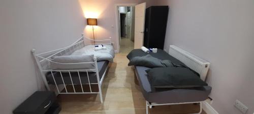 Boleyn House | Comfy Fenia Stay