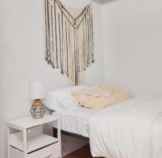 Midtown West House | Comfy Guest House in Hell's Kitchen