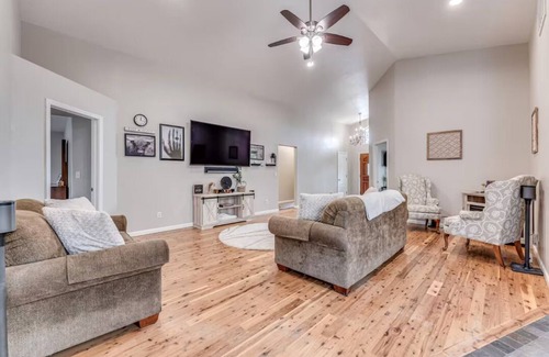 West University House | Comfy home, HOT TUB near UNR, Rafael Park, Downt