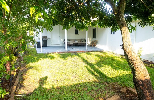 Coral Terrace House | COMFY HOME in suburban neighborhood off US-41 (Calle Ocho)