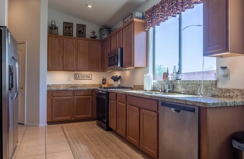 Bell West Ranch House | Comfy House, Private Backyard w/Pool, BBQ, Citrus