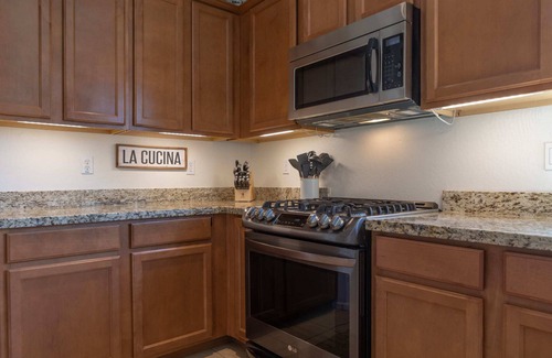 Bell West Ranch House | Comfy House, Private Backyard w/Pool, BBQ, Citrus