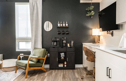 Boise Apartment | Comfy King Bed, Hot Tub, Coffee Bar, Gym