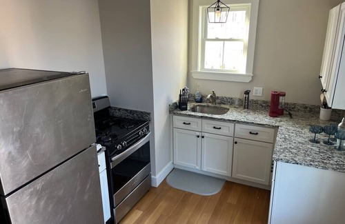 Beverly Apartment | Comfy King Beds~5 min to Salem