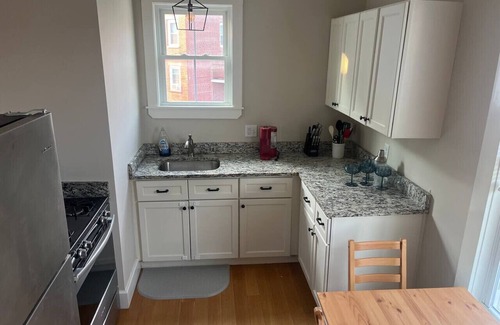 Beverly Apartment | Comfy King Beds~5 min to Salem