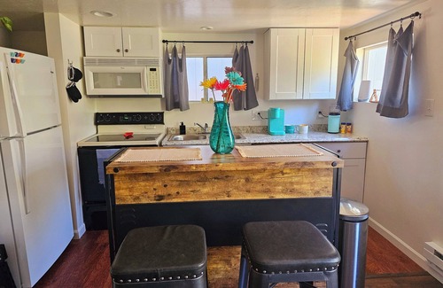 Prescott Cottage | Comfy Loft Retreat Above the Pines