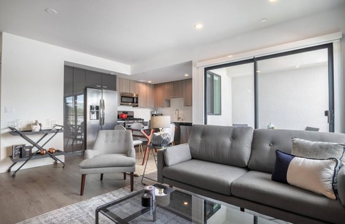 Mar Vista Apartment | Comfy Mar Vista 1BR w/in-unit W/D + Gym near Venice Beach by Blueground