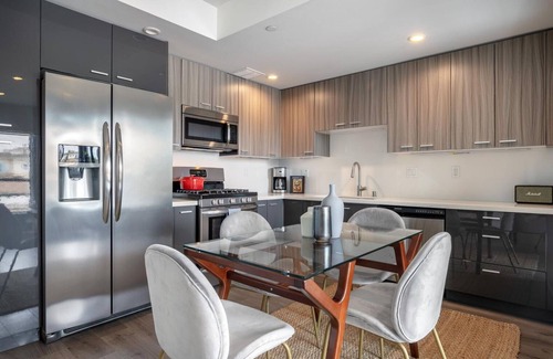 Mar Vista Apartment | Comfy Mar Vista 1BR w/in-unit W/D + Gym near Venice Beach by Blueground