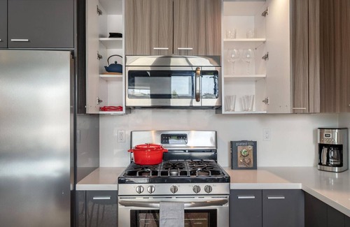 Mar Vista Apartment | Comfy Mar Vista 1BR w/in-unit W/D + Gym near Venice Beach by Blueground