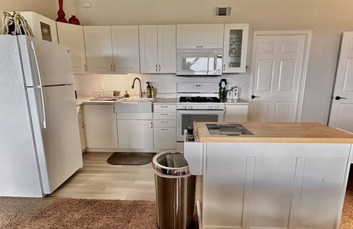 Prescott House | Comfy Mountain Side Stay - Incredible Views