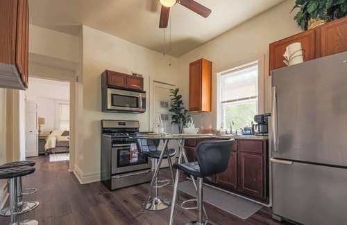 Forest Park Apartment | Comfy One Bed Apartment in Forest Park