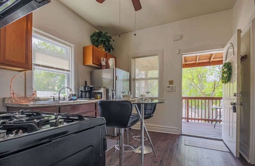 Forest Park Apartment | Comfy One Bed Apartment in Forest Park