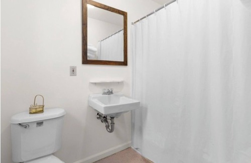 East Springfield Hotel | Comfy & Pet Friendly Stay Near Cooperstown