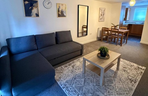 Bracknell Apartment | Comfy Premium Home in Town