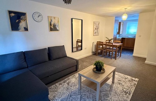 Bracknell Apartment | Comfy Premium Home in Town