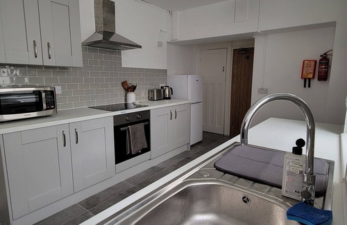 Treforest House | Comfy room in HMO