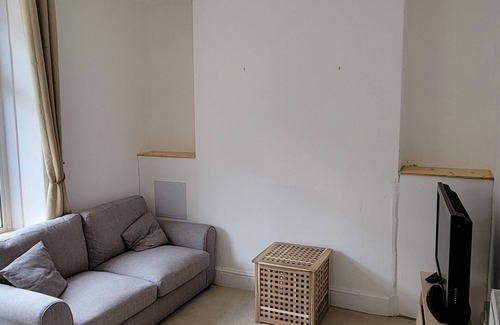 Treforest House | Comfy room in HMO