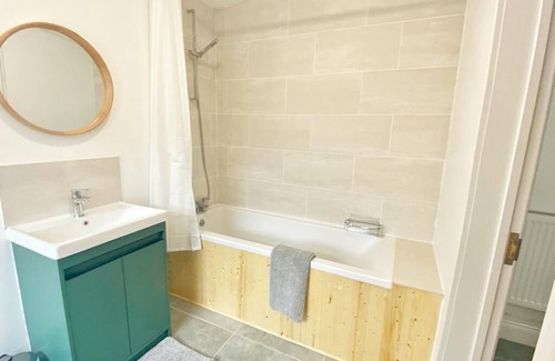 Treforest House | Comfy room in HMO