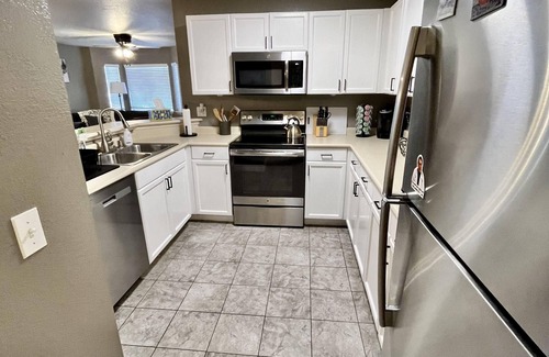 Edwards Condo | Comfy ski condo with convenient hot tub access. Close to Beaver Creek and Vail!